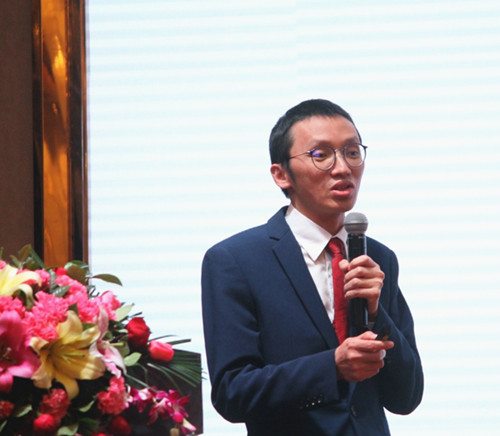圖2.0-新中源陶瓷營銷總經理陳勤顯_副本.jpg