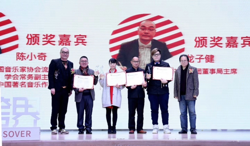 各企業(yè)代表上臺接受頒獎1.2.jpg